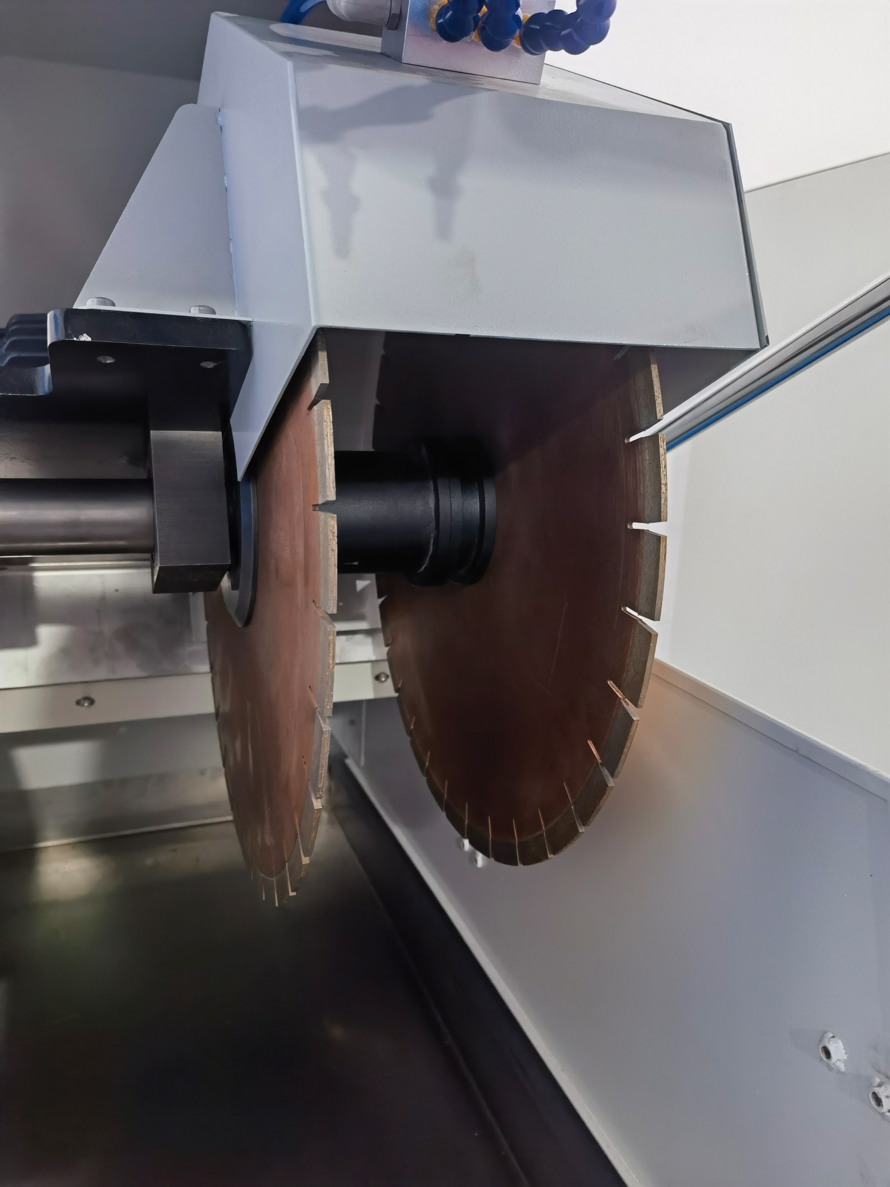 全自动沥青混淆料双面切割锯 - 优发国际仪器装备中国有限公司